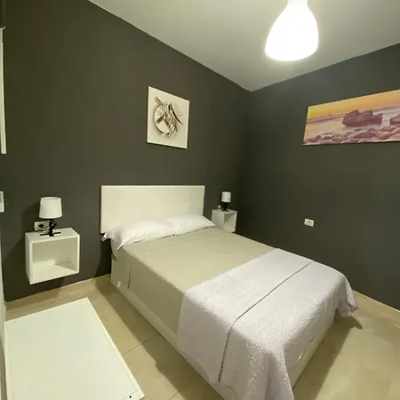 Deluxe In Shared In Cristianos Playa Habitacionstanza Air-conditioned 阿罗纳