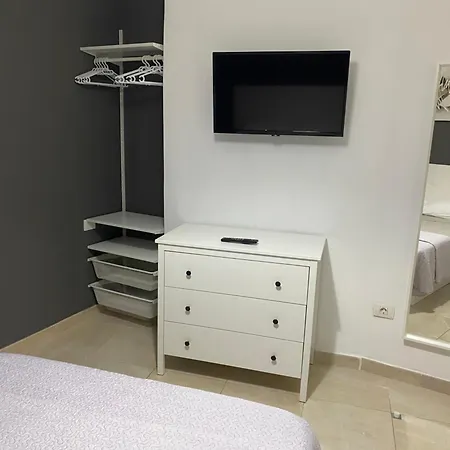 Deluxe In Shared In Cristianos Playa Habitacionstanza Air-conditioned 民宿 阿罗纳