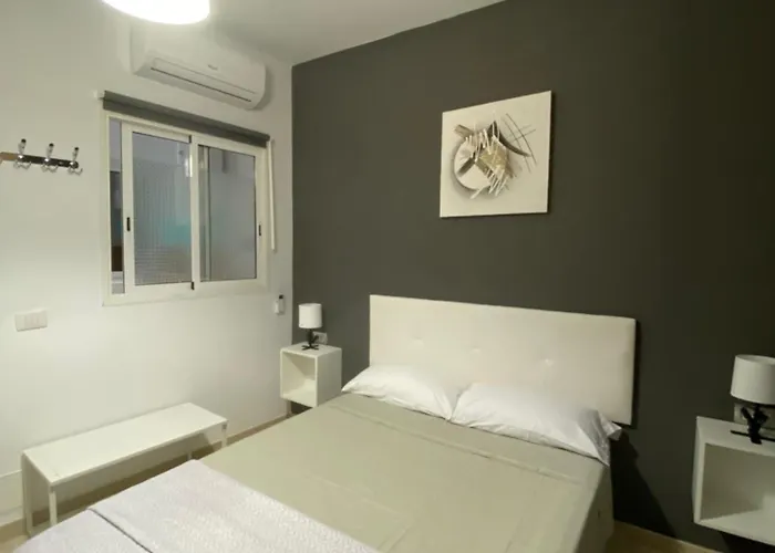 Deluxe In Shared In Cristianos Playa Habitacionstanza Air-conditioned *