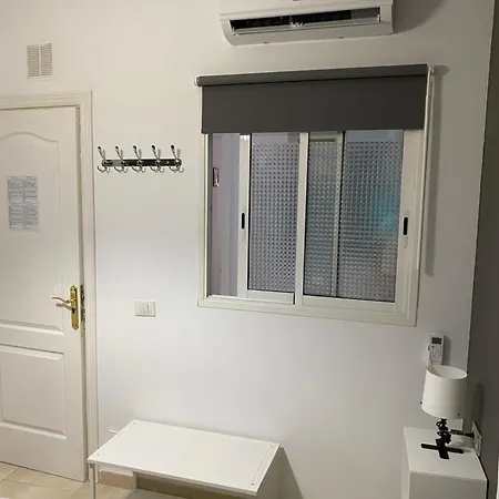 Rum i privatbostad Deluxe In Shared In Cristianos Playa Habitacionstanza Air-conditioned Arona (Tenerife)