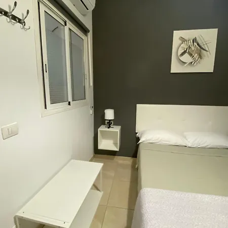 Deluxe In Shared In Cristianos Playa Habitacionstanza Air-conditioned * Arona (Tenerife)