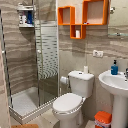 Rum i privatbostad Deluxe In Shared In Cristianos Playa Habitacionstanza Air-conditioned