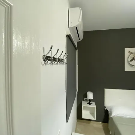 Deluxe In Shared In Cristianos Playa Habitacionstanza Air-conditioned