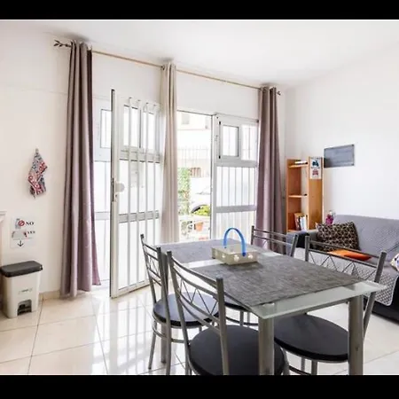 Deluxe In Shared In Cristianos Playa Habitacionstanza Air-conditioned Kwatera prywatna Arona (Tenerife)