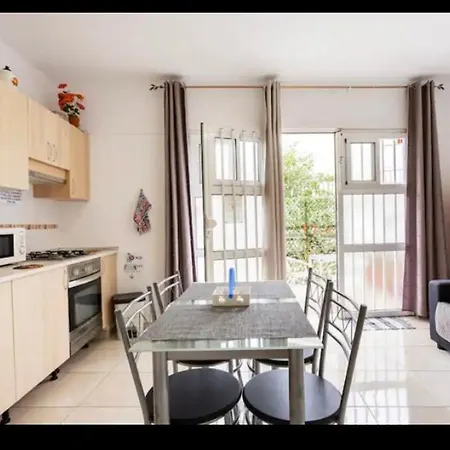 Rum i privatbostad Deluxe In Shared In Cristianos Playa Habitacionstanza Air-conditioned Arona (Tenerife)