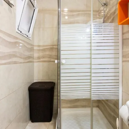 Deluxe In Shared In Cristianos Playa Habitacionstanza Air-conditioned