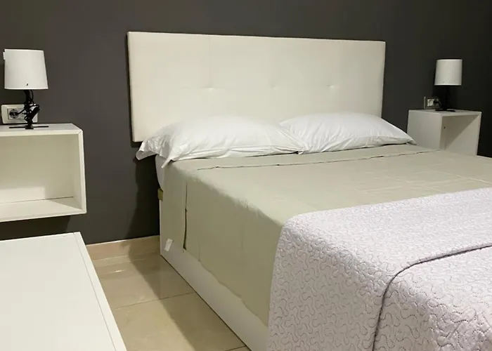 Deluxe In Shared In Cristianos Playa Habitacionstanza Air-conditioned