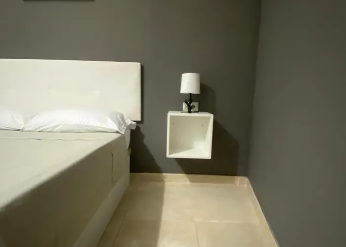 Deluxe In Shared In Cristianos Playa Habitacionstanza Air-conditioned *