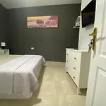 Homestay Deluxe In Shared In Cristianos Playa Habitacionstanza Air-conditioned