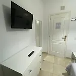 Homestay Deluxe In Shared In Cristianos Playa Habitacionstanza Air-conditioned *