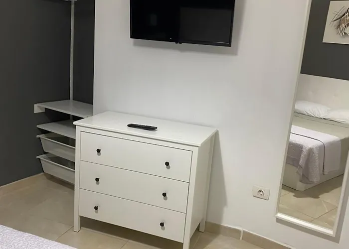 Deluxe In Shared In Cristianos Playa Habitacionstanza Air-conditioned *